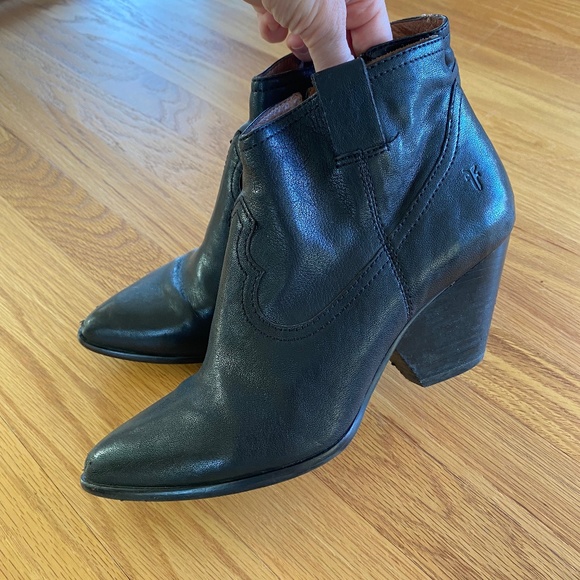 FRYE REINA GENUINE LEATHER WESTERN ZIP BOOTIES IN BLACK WOMANS SIZE 7.5 - Picture 3 of 9
